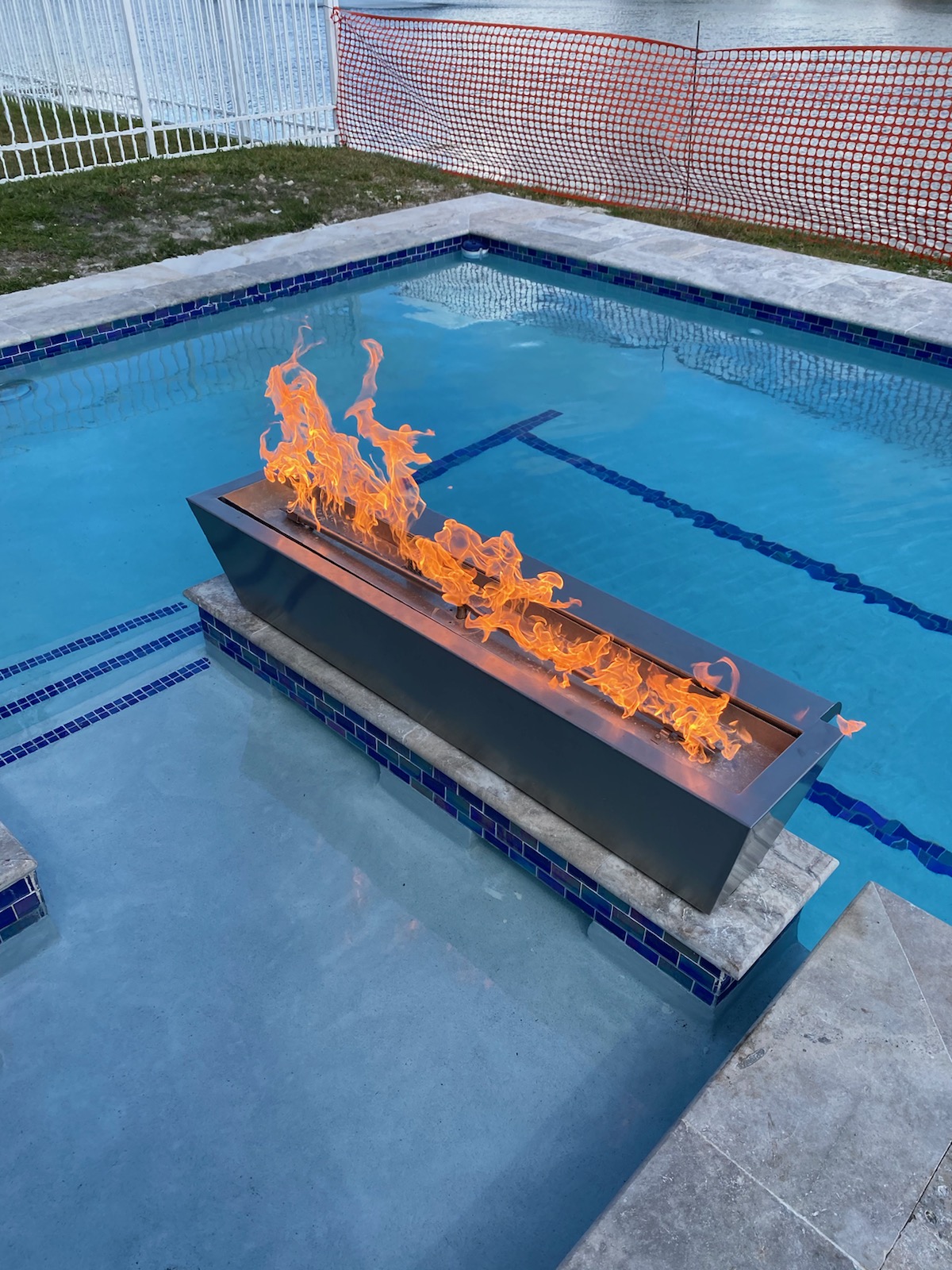 Pool fire feature